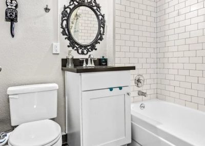 Madison View Apartments bathroom